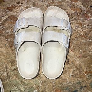 White slip on sandals, size 7 for women